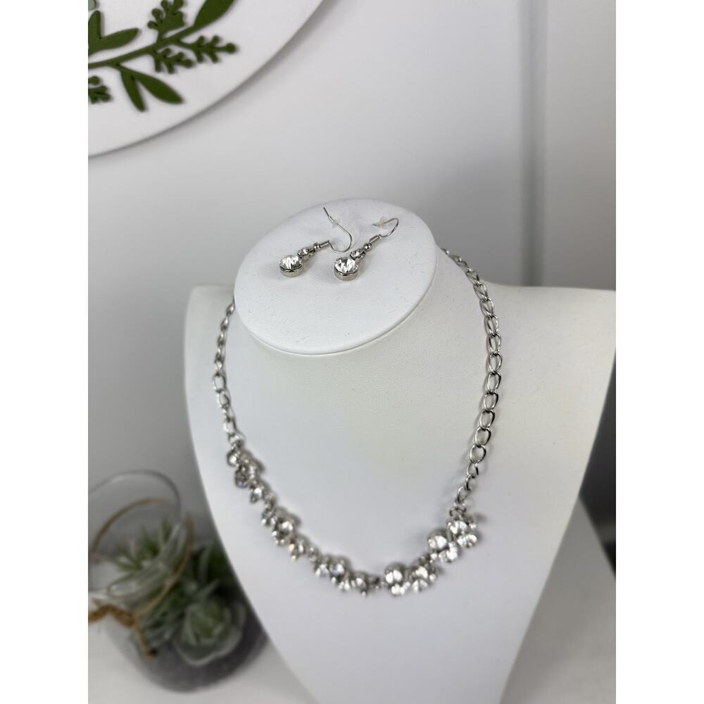 Beautiful Jewelry Set - Picture 2 of 4